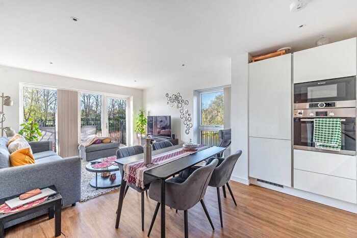 3 Bedroom Flat To Rent In Howard Road, Stanmore, HA7