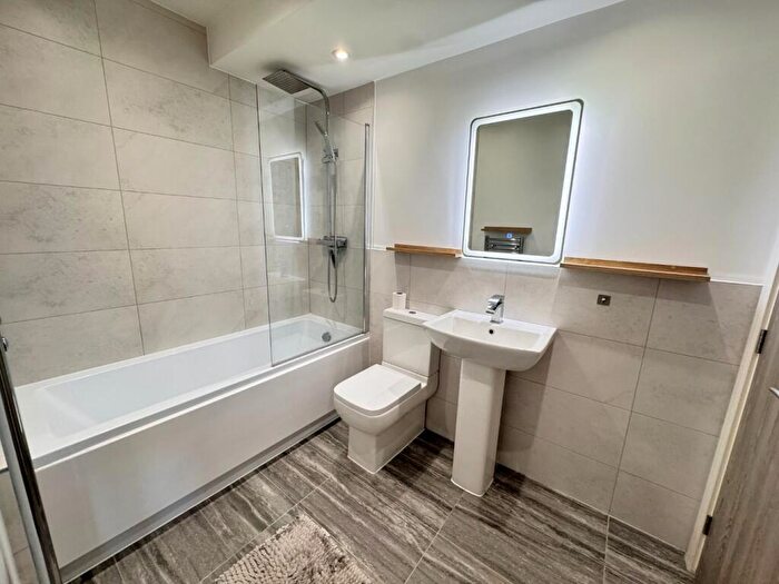 2 Bedroom Apartment To Rent In Blockers Court, Kingham Way, LU2