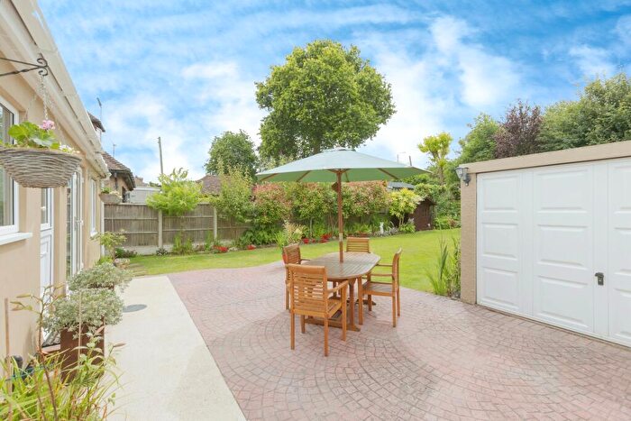 3 Bedroom Bungalow For Sale In Coutts Avenue, Shorne, Gravesend, Kent, DA12