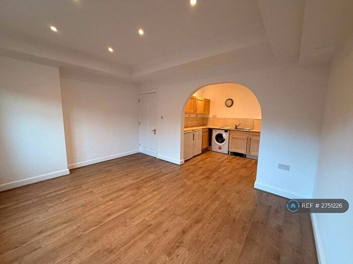 2 Bedroom Flat To Rent In Brighton Road, Purley, CR8