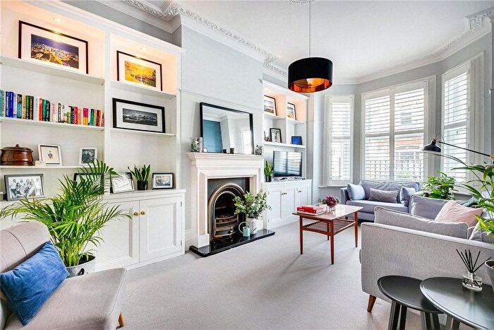 2 Bedroom Flat To Rent In Dafforne Road, Tooting, SW17