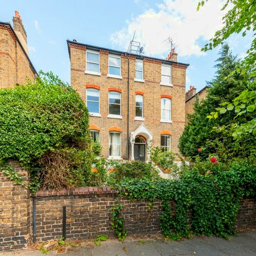 3 Bedroom Flat To Rent In Kidbrooke Grove, Blackheath, SE3