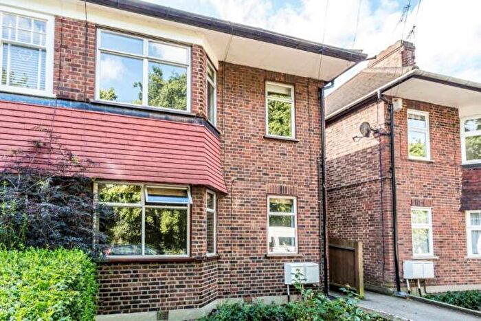 2 Bedroom Maisonette To Rent In Morgan Avenue, Walthamstow, E17