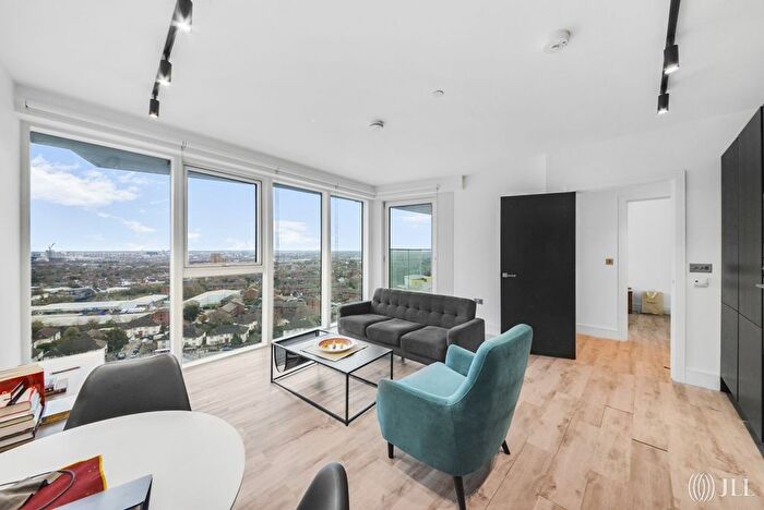 1 Bedroom Flat For Sale In Portal Way, London, W3