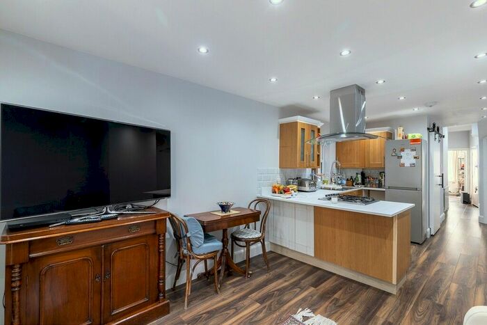 2 Bedroom Property To Rent In Tynemouth Street, Fulham, SW6