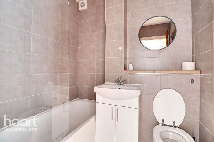 1 Bedroom Flat For Sale In Illustrious Close, Chatham, ME5
