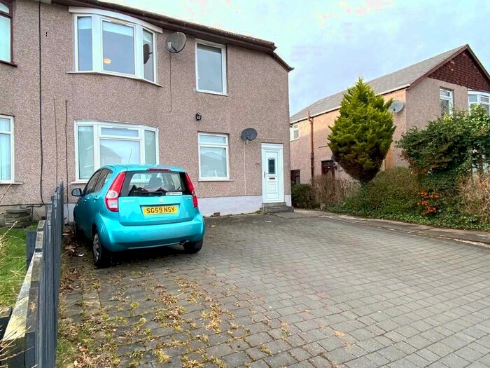 2 Bedroom Flat To Rent In Kilchattan Drive, Glasgow, G44