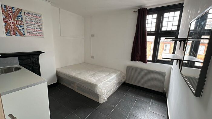 Studio To Rent In London, NW10