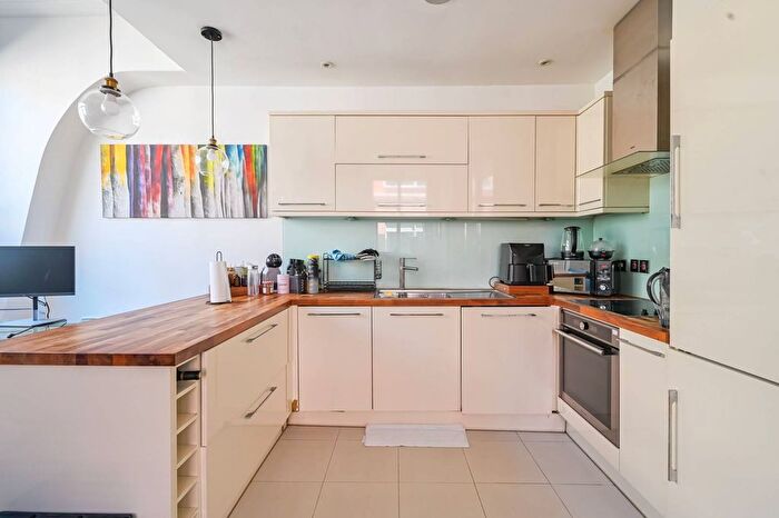 1 Bedroom Flat To Rent In Prescot Street, Aldgate, London, E1