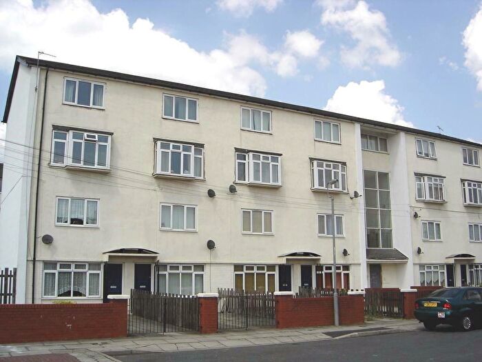 2 Bedroom Maisonette For Sale In Calling Investors. In Partnership With Our Auction Company, L11
