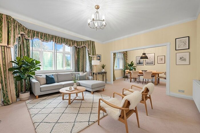 3 Bedroom Flat To Rent In Ross Court, SW15