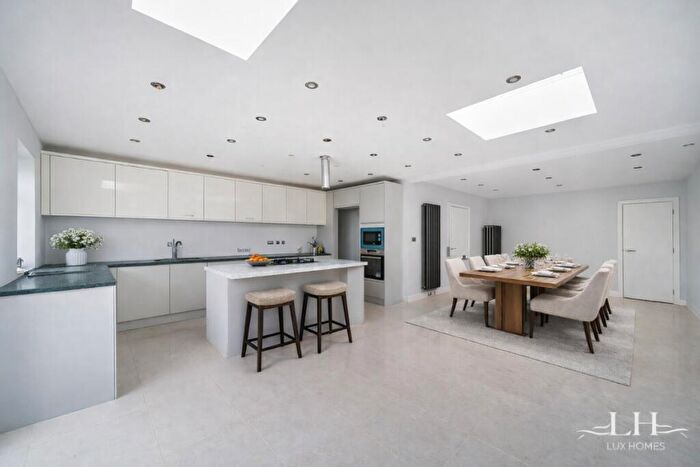 4 Bedroom Semi Detached House For Sale In Slewins Lane, Hornchurch, RM11