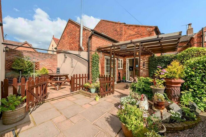 3 Bedroom Semi-Detached House For Sale In Clows Top, Kidderminster, DY14