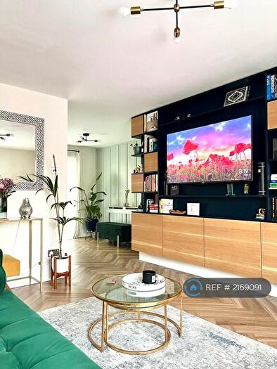 3 Bedroom Terraced House To Rent In Gittens Close, Bromley, BR1