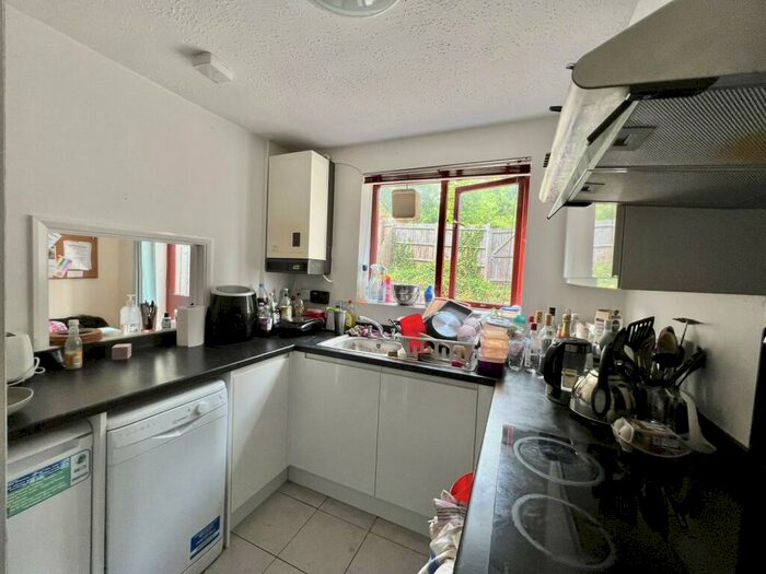 1 Bedroom House To Rent In Honeysuckle Close, Winchester, SO22