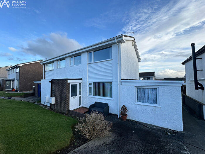 3 Bedroom Semi Detached House For Sale In Ffordd Gwenllian, Llanfairpwll, Anglesey, LL61