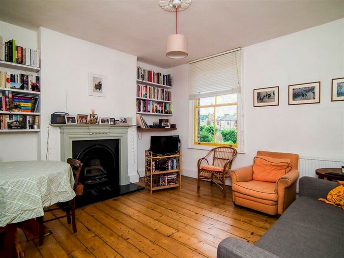 2 Bedroom Flat To Rent In Mercers Road, London, N19