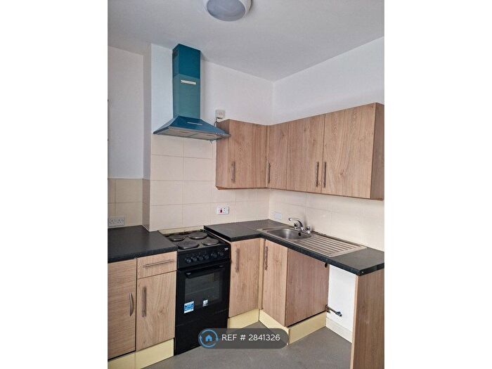 2 Bedroom Flat To Rent In Owen Road, Wolverhampton, WV3