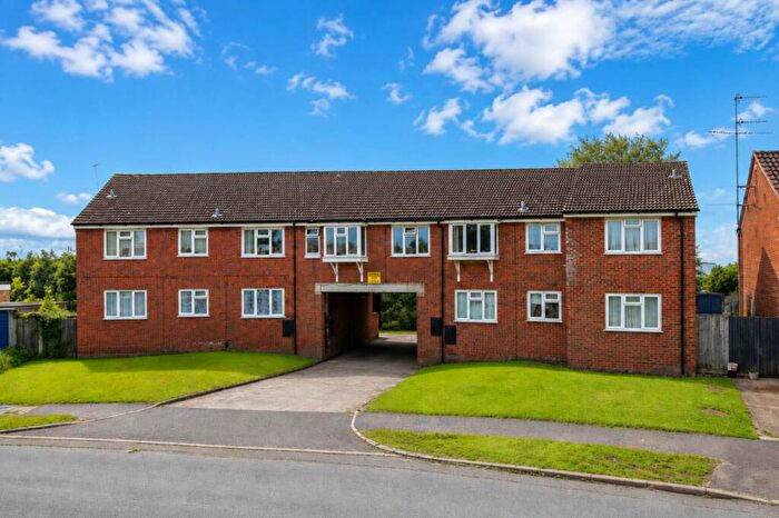 1 Bedroom Flat For Sale In Willow Court, Aylesbury, HP19