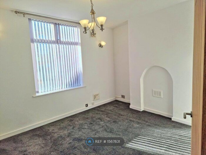 1 Bedroom Flat To Rent In Road, Smethwick, B67