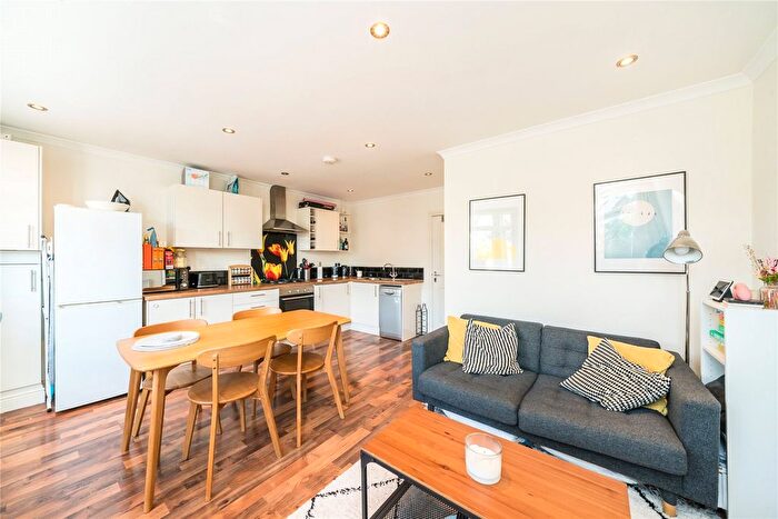 2 Bedroom Flat To Rent In Dagnan Road, London, SW12