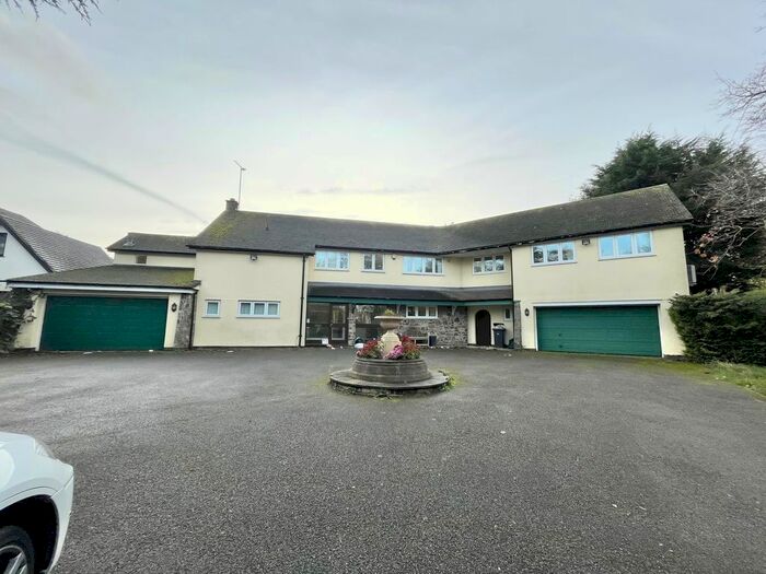 5 Bedroom Semi-Detached House To Rent In Uppingham Road, Leicester, LE5