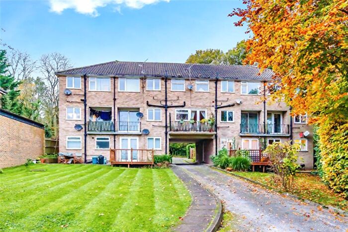 2 Bedroom Maisonette For Sale In Gatton Park Road, Redhill, Surrey, RH1