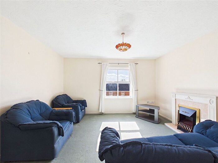 2 Bedroom Flat For Sale In Lancelot Road, Stapleton, Bristol, BS16