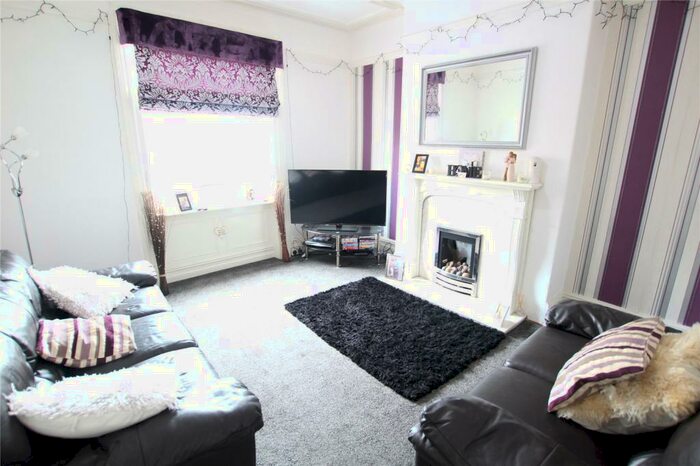 2 Bedroom Apartment To Rent In Savile Park Street, Bell Hall, Halifax, HX1