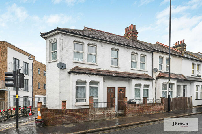 2 Bedroom Apartment For Sale In Sumner Road, Croydon, Surrey, CR0