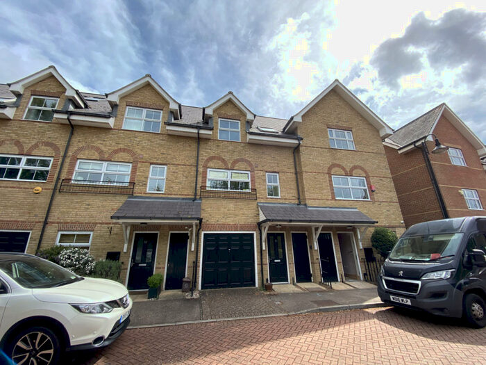 3 Bedroom Terraced House To Rent In Hayes Grove, London, SE22