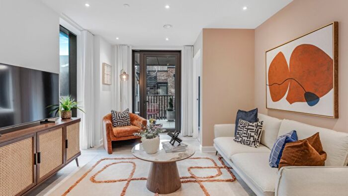 2 Bedroom Flat For Sale In West Parkside, London, SE10