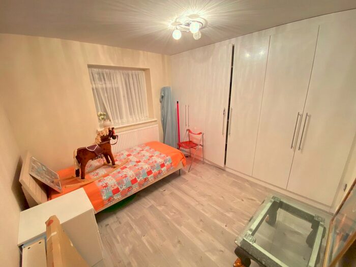 1 Bedroom Flat To Rent In Allenby Road, Southall, Greater London, UB1