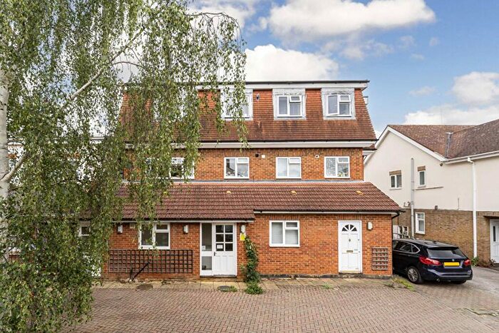 2 Bedroom Flat For Sale In Walton Road, West Molesey, KT8