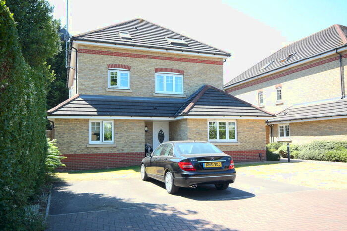 2 Bedroom Flat To Rent In Salisbury Road, Woking, GU22