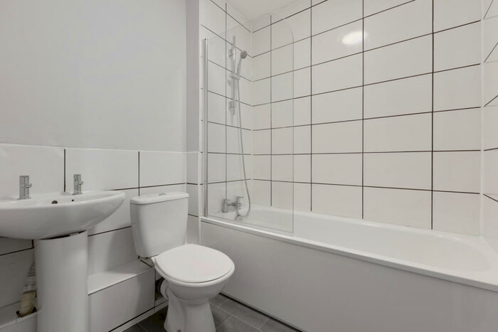 2 Bedroom Flat To Rent In Wells Court, CR4