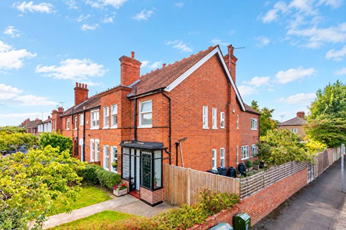 4 Bedroom End Of Terrace House For Sale In South View Avenue, Caversham, Reading, RG4