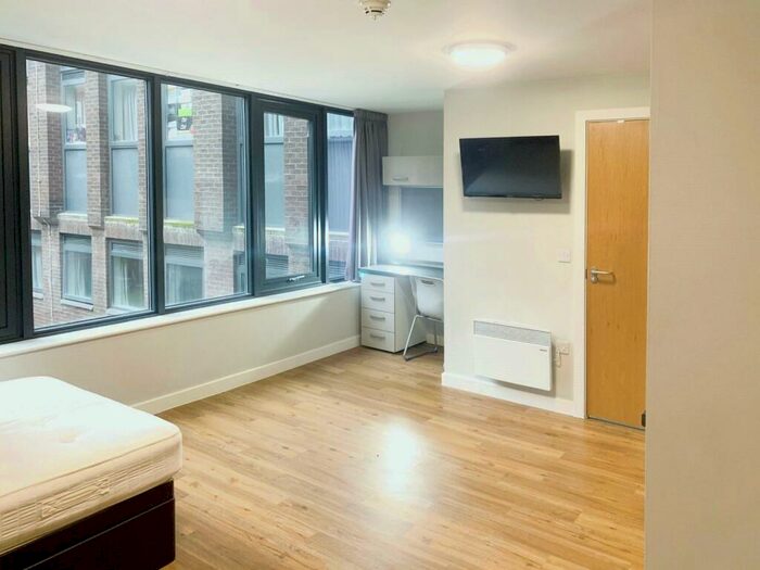 1 Bedroom Apartment To Rent In Queen Street, Sheffield, South Yorkshire, S1