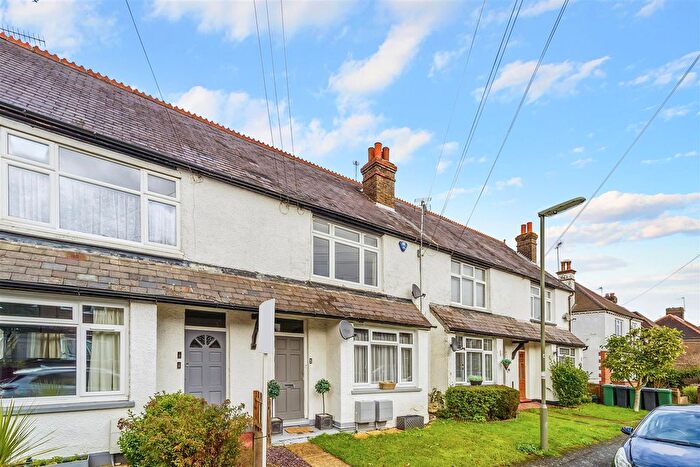 1 Bedroom Flat To Rent In Lyme Regis Road, Banstead, SM7