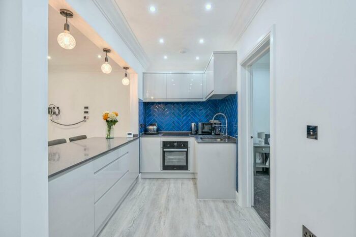 3 Bedroom Flat To Rent In High Road Leyton, Leyton, London, E10