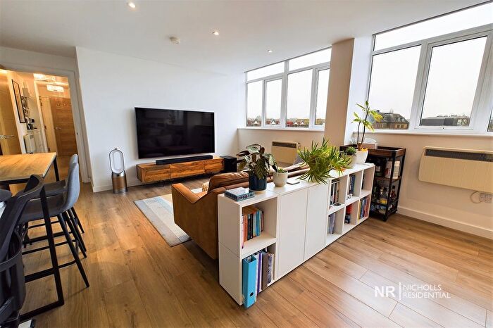 1 Bedroom Flat For Sale In East Street, Epsom, KT17