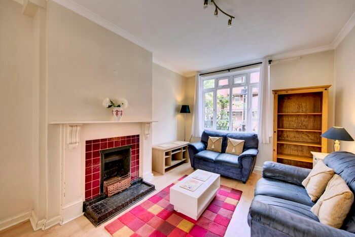 3 Bedroom Property To Rent In Crosby Row, London Bridge, London, SE1