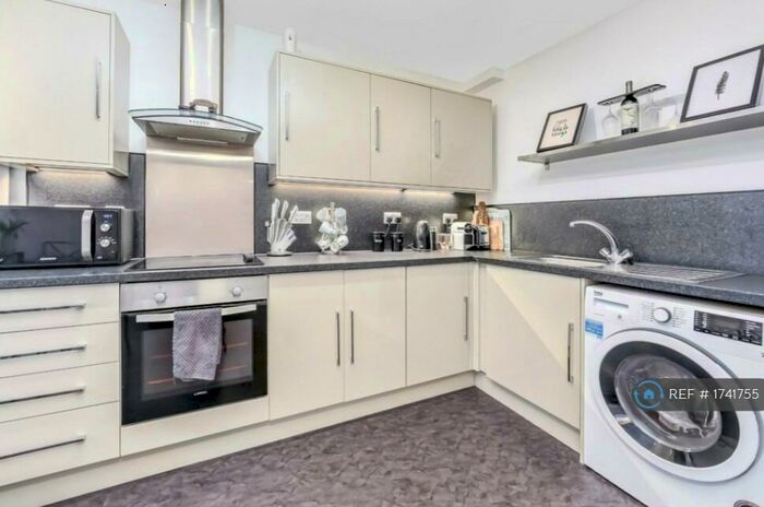 1 Bedroom Flat To Rent In Slipshatch Road, Reigate, RH2