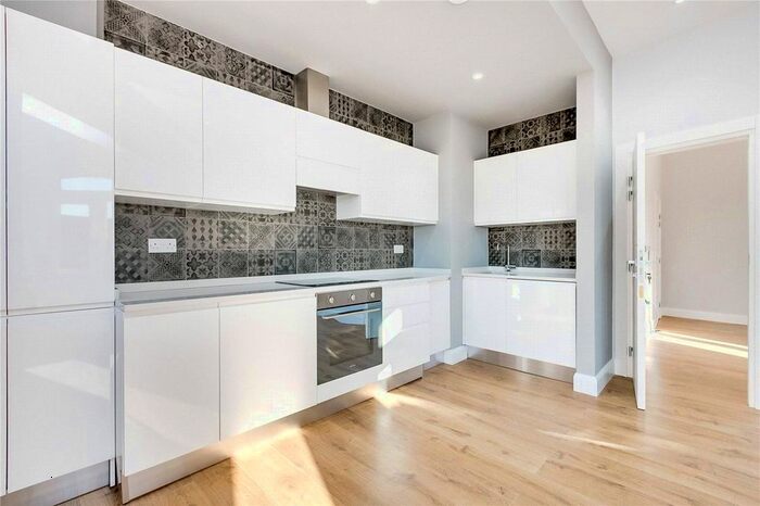 2 Bedroom Flat To Rent In Brixton Road, London SW9