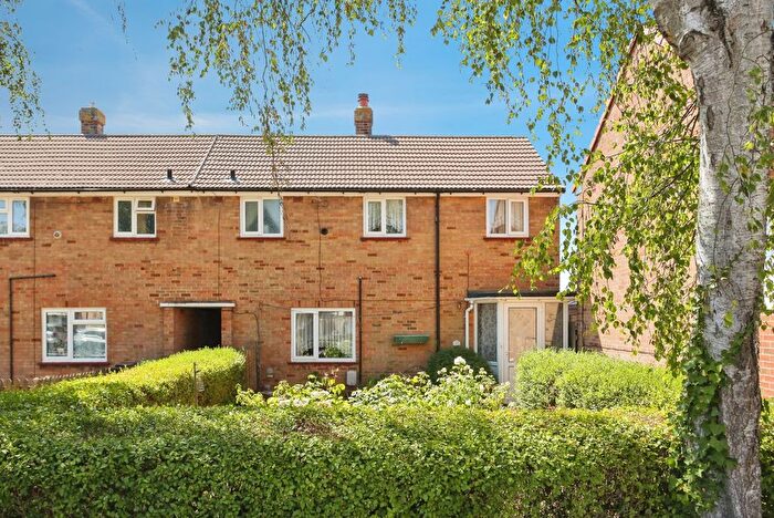 3 Bedroom Semi Detached House For Sale In Martin Hardie Way, Tonbridge, Kent, TN10