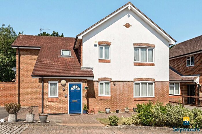 2 Bedroom Flat For Sale In Guildford, Surrey, GU1