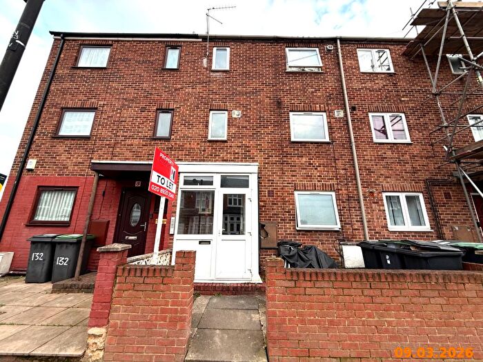 Studio To Rent In Cornwall Road, London, N15