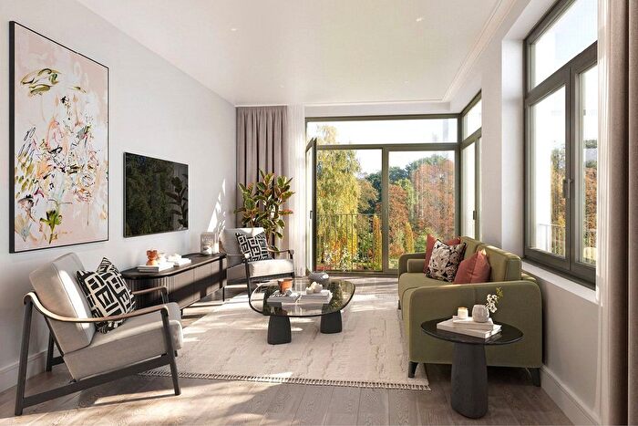 2 Bedroom Flat For Sale In Hayes Park North, Hayes Park, UB4