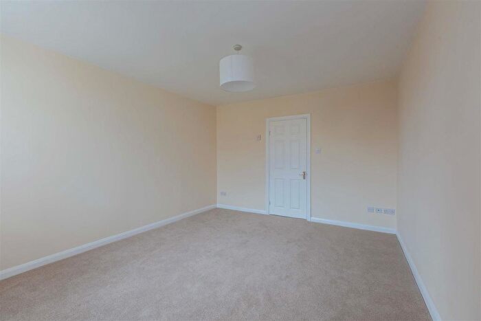 3 Bedroom Detached Bungalow For Sale In Royston Way, Burnham, Slough, SL1