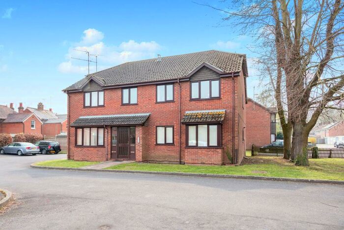 1 Bedroom Flat To Rent In Kingsvale Court, RG21